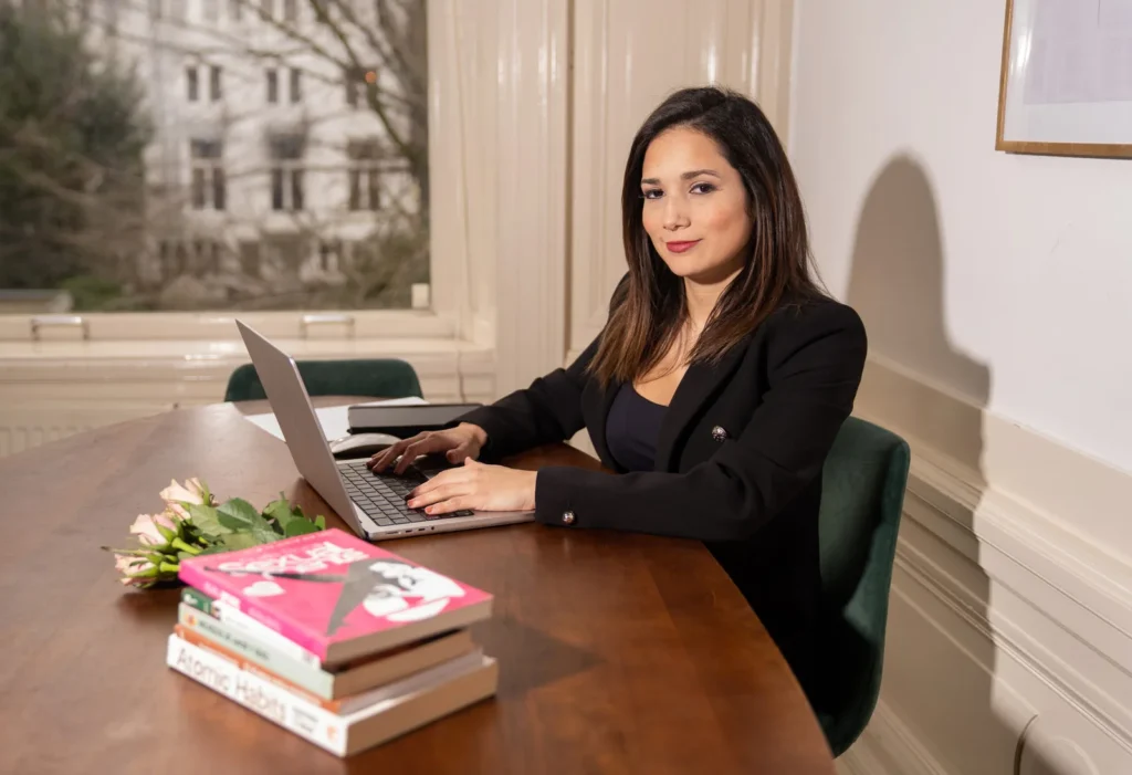 Mariana Barrios at her desk during an online therapy session